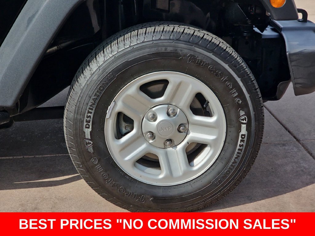 Used 2016 Jeep Wrangler Unlimited Sport w/ Connectivity Group AWD/4WD image 38