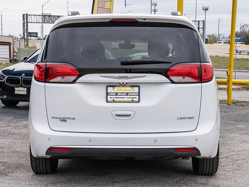 Used 2020 Chrysler Pacifica Limited image 6