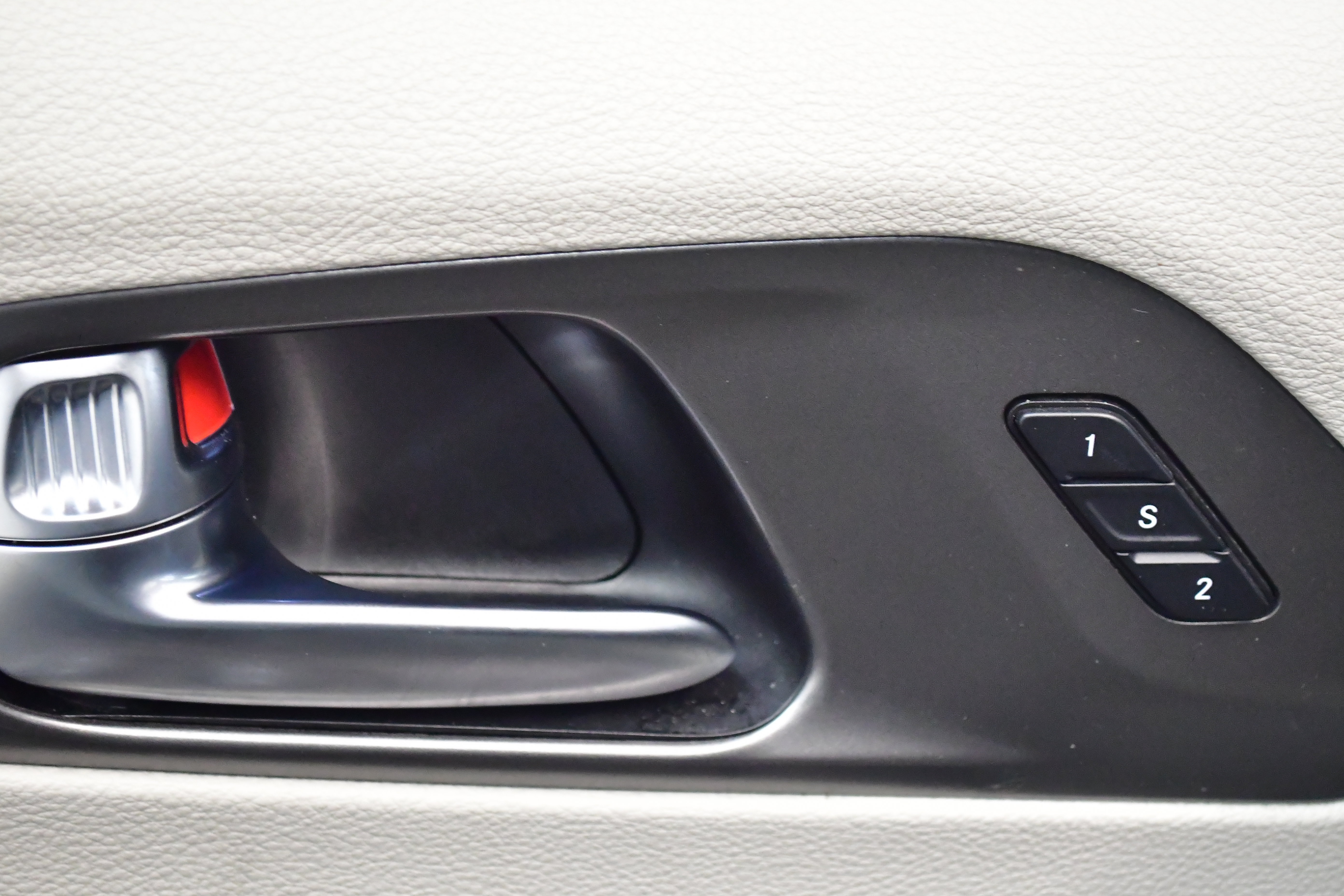 Used 2023 Chrysler Pacifica Touring-L FWD image 16