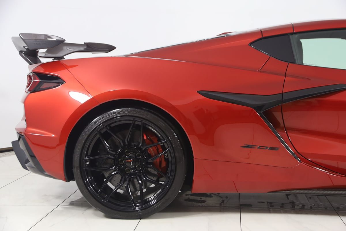 Used 2025 Chevrolet Corvette Z06 w/ Z07 Performance Package RWD image 75