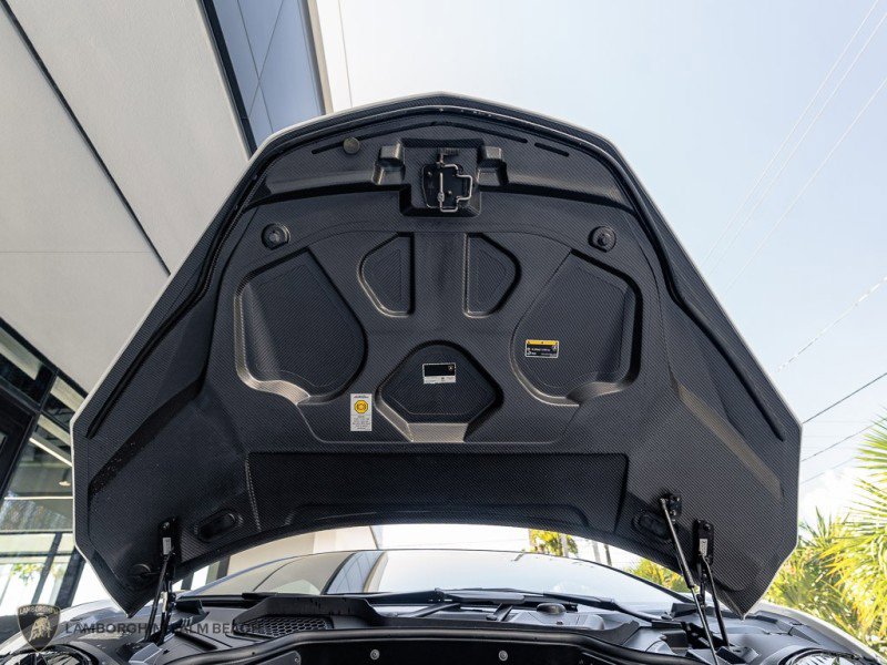 Used 2025 Lamborghini Revuelto image 31