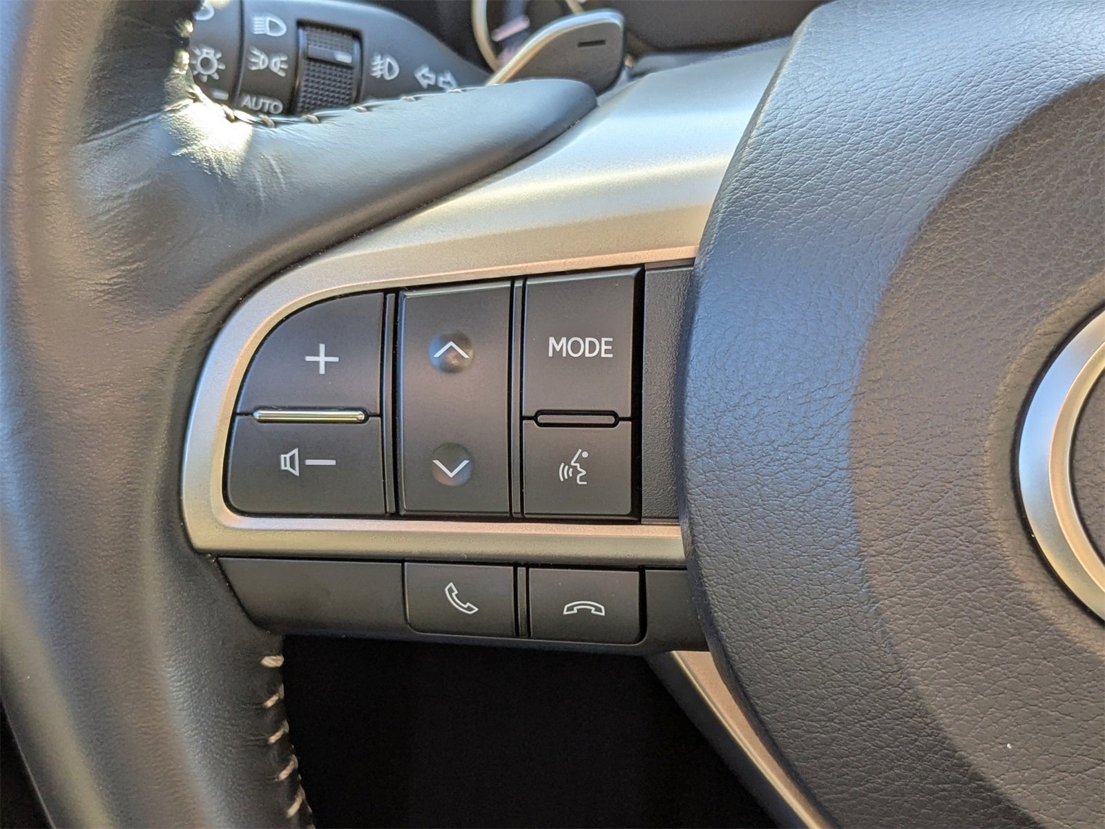 Used 2022 Lexus RX 350L Premium w/ Premium Package image 29