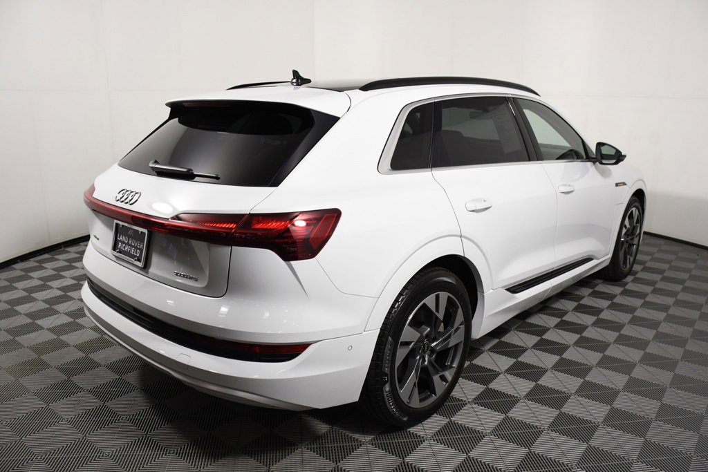 Used 2021 Audi e-tron Prestige w/ Prestige Package image 6