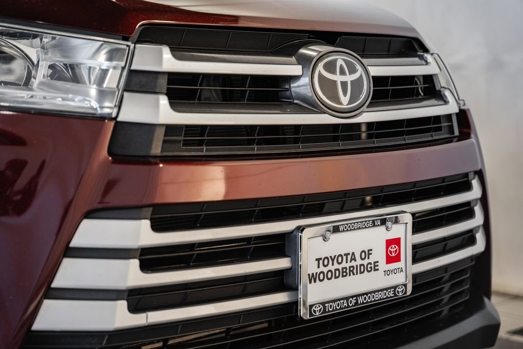 Used 2019 Toyota Highlander XLE image 11