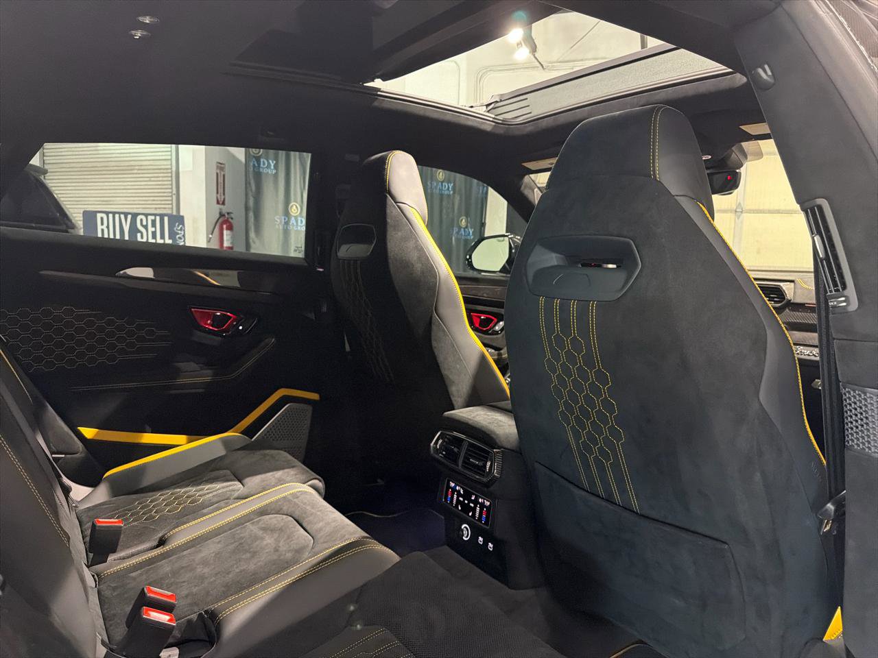 Used 2024 Lamborghini Urus Performante AWD/4WD image 35