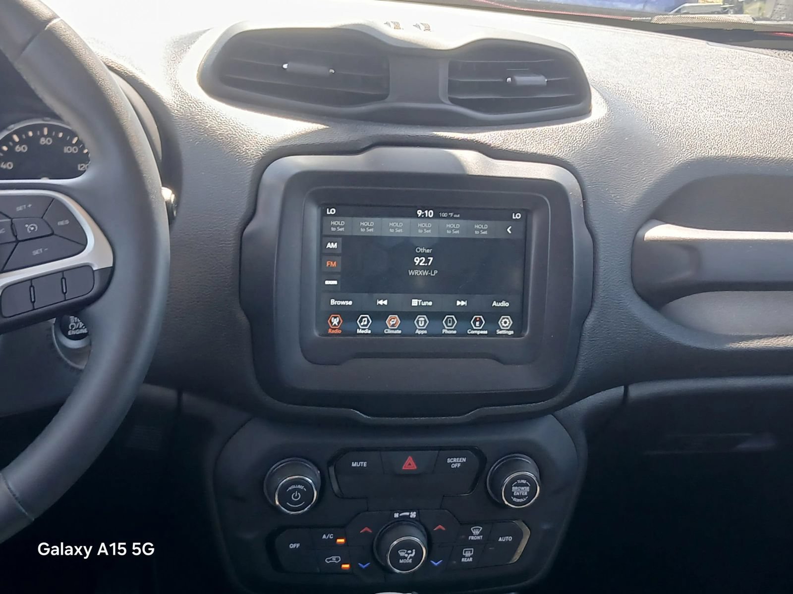 Used 2019 Jeep Renegade Latitude FWD image 24