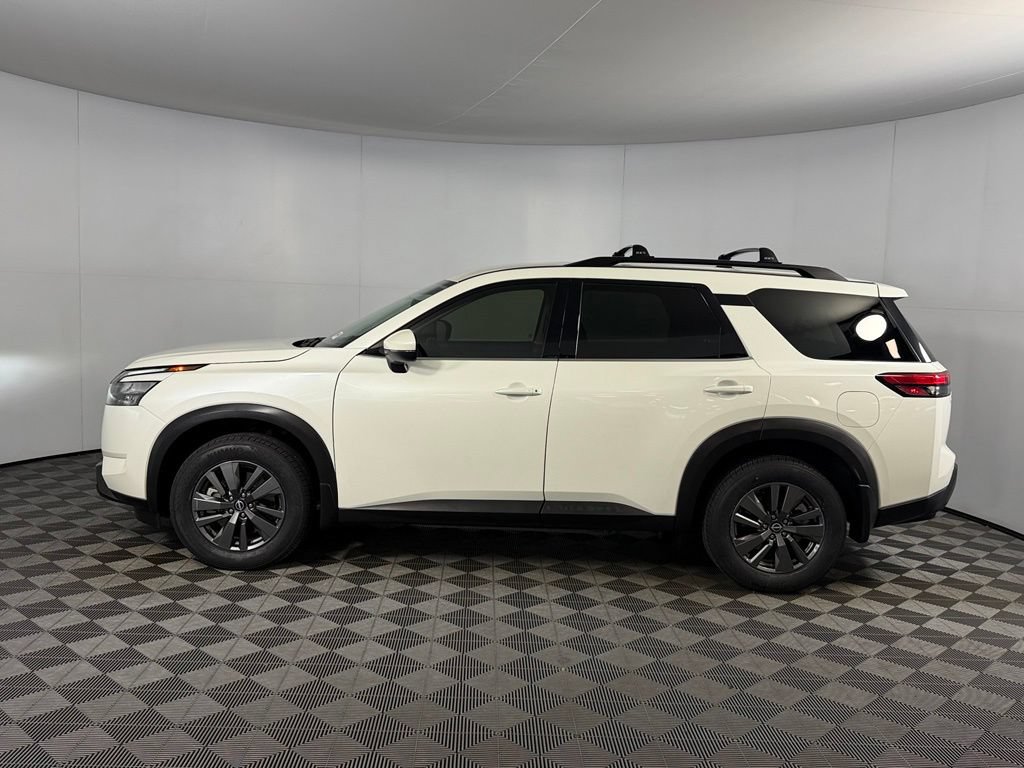Used 2024 Nissan Pathfinder SV w/ Black Appearance Package FWD image 10