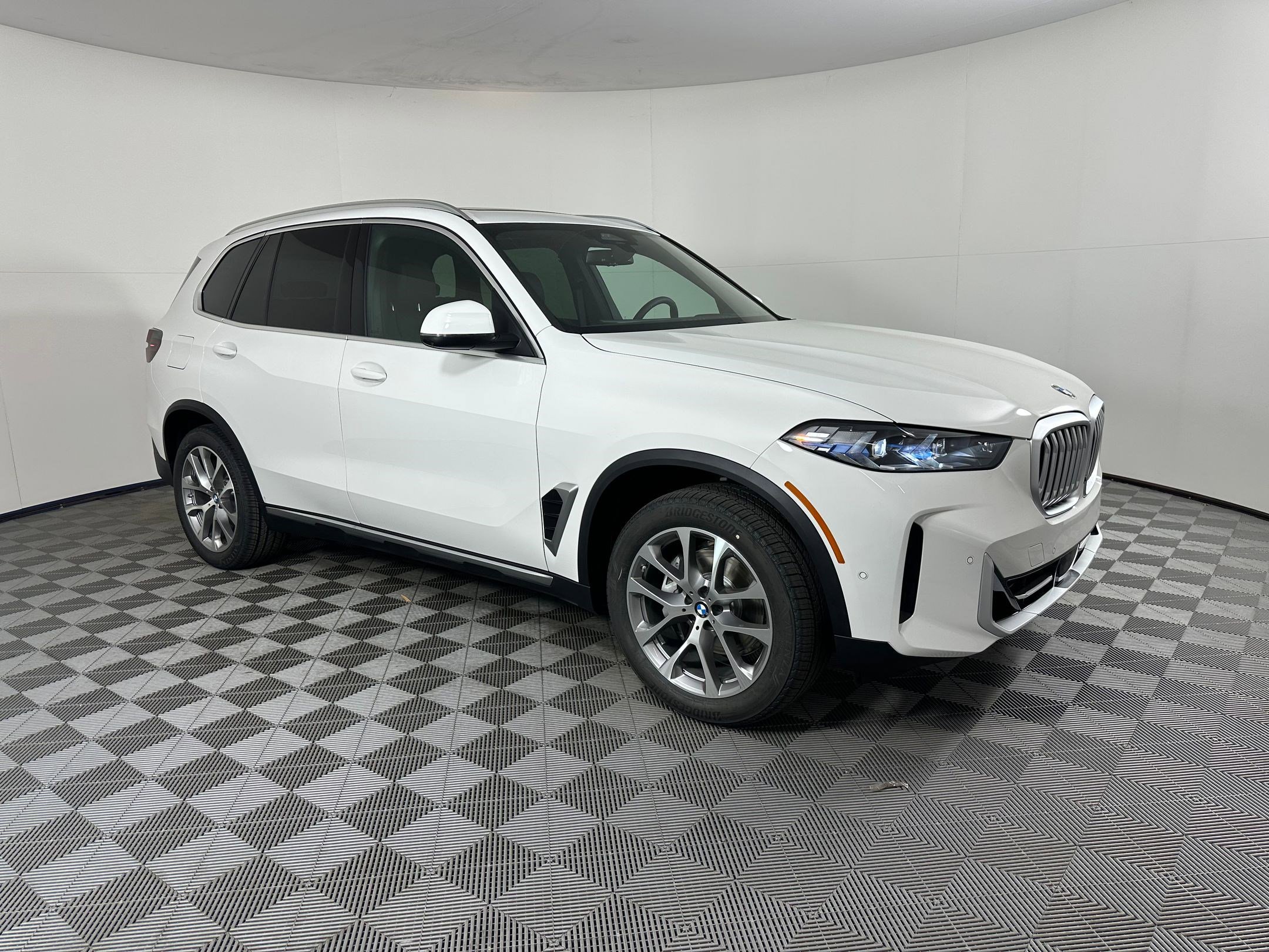 Used 2026 BMW X5 sDrive40i image 6