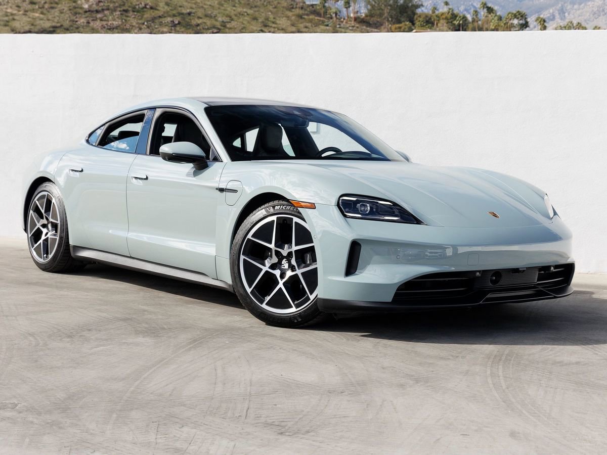 Used 2025 Porsche Taycan image 9