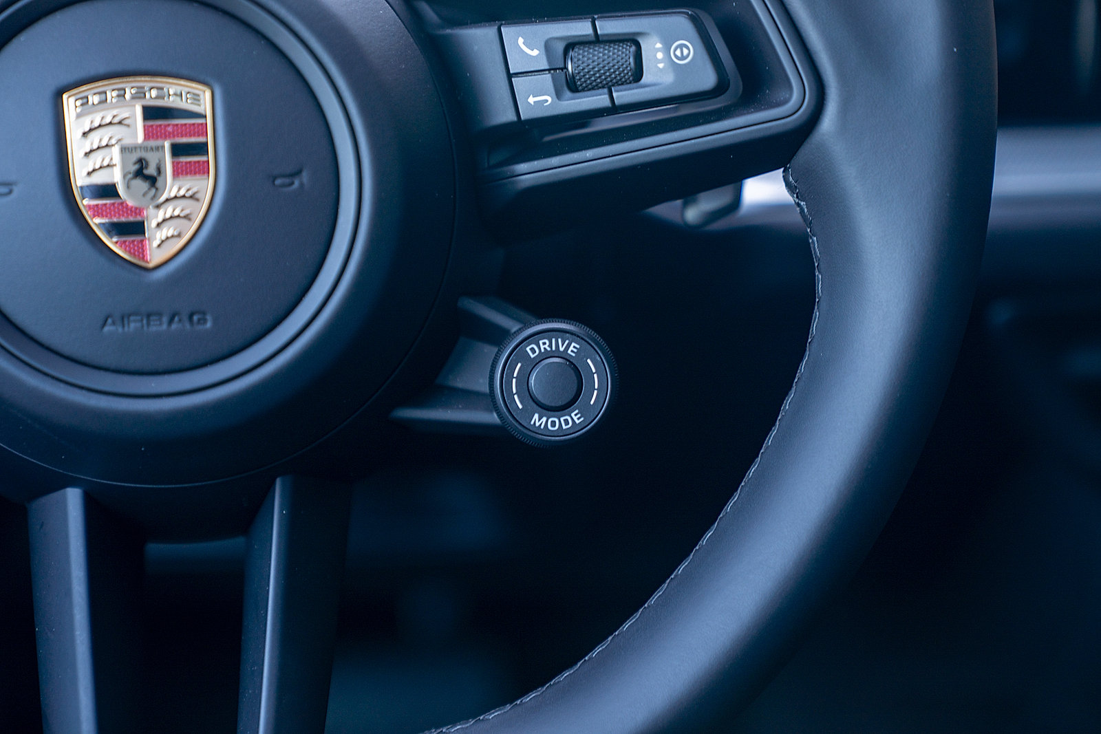 Certified 2025 Porsche Cayenne E-Hybrid AWD/4WD image 9