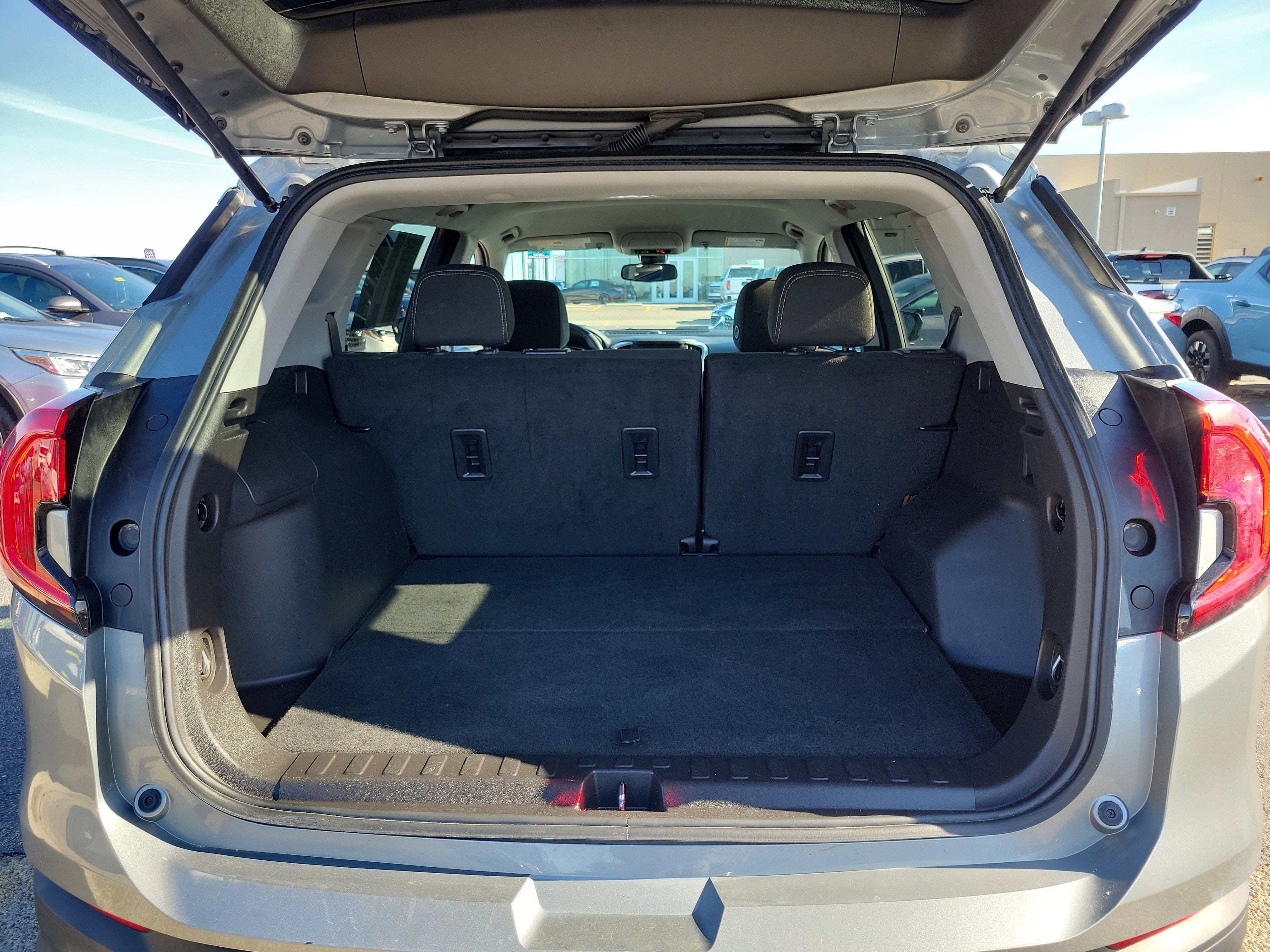 Used 2024 GMC Terrain SLE image 8