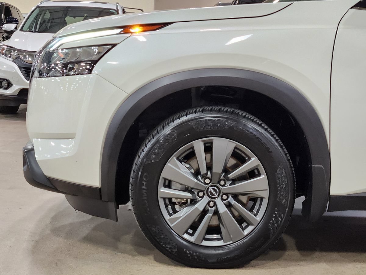 Used 2023 Nissan Pathfinder SV FWD image 4