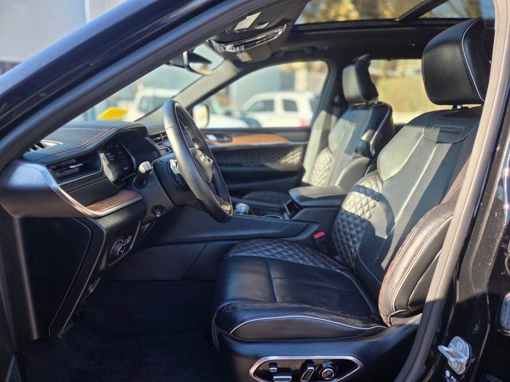 Used 2022 Jeep Grand Cherokee L Summit w/ Luxury Tech Group V AWD/4WD image 18