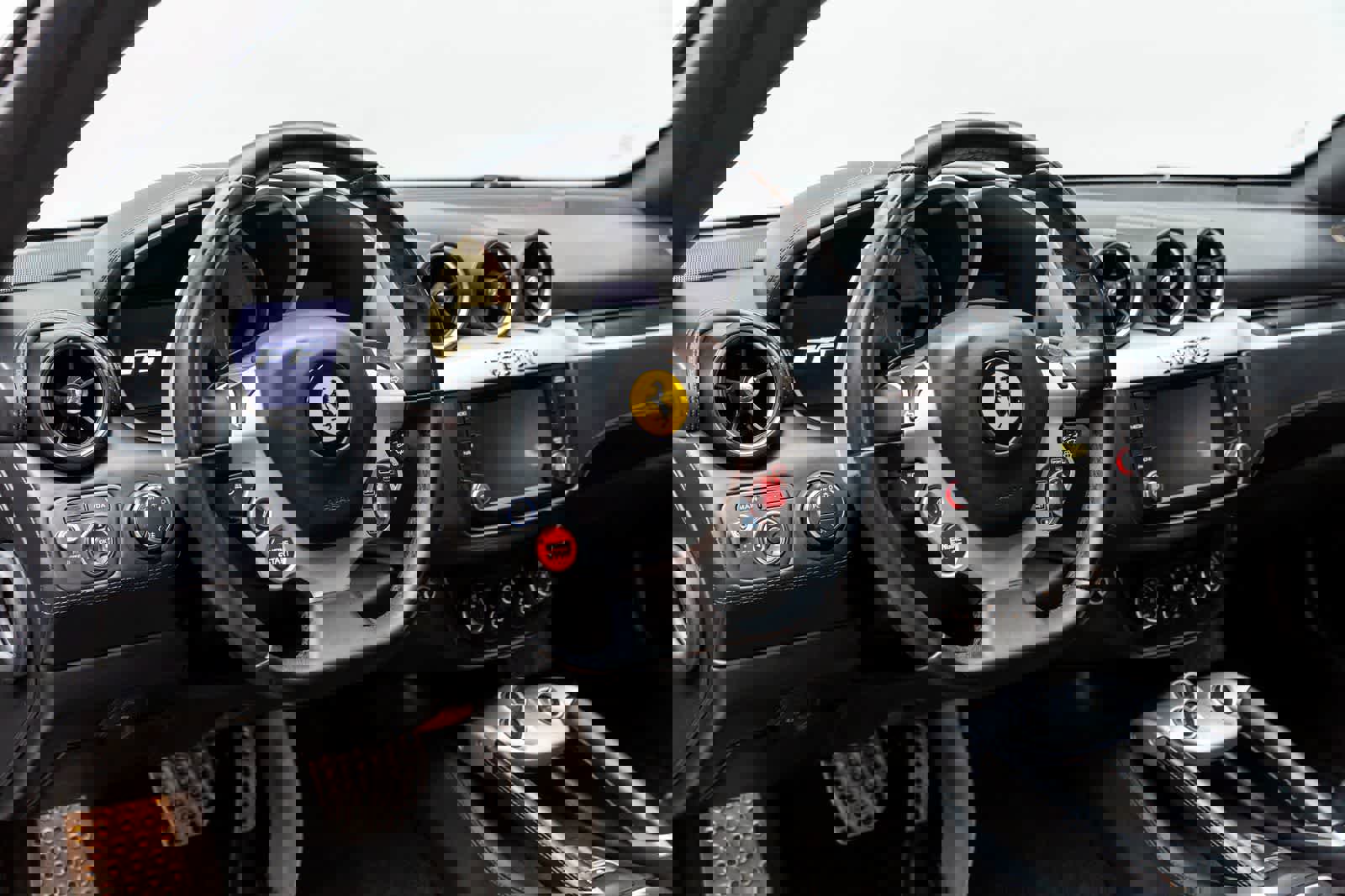 Used 2015 Ferrari FF image 2