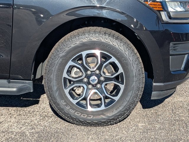 Certified 2024 Ford Expedition XLT image 11