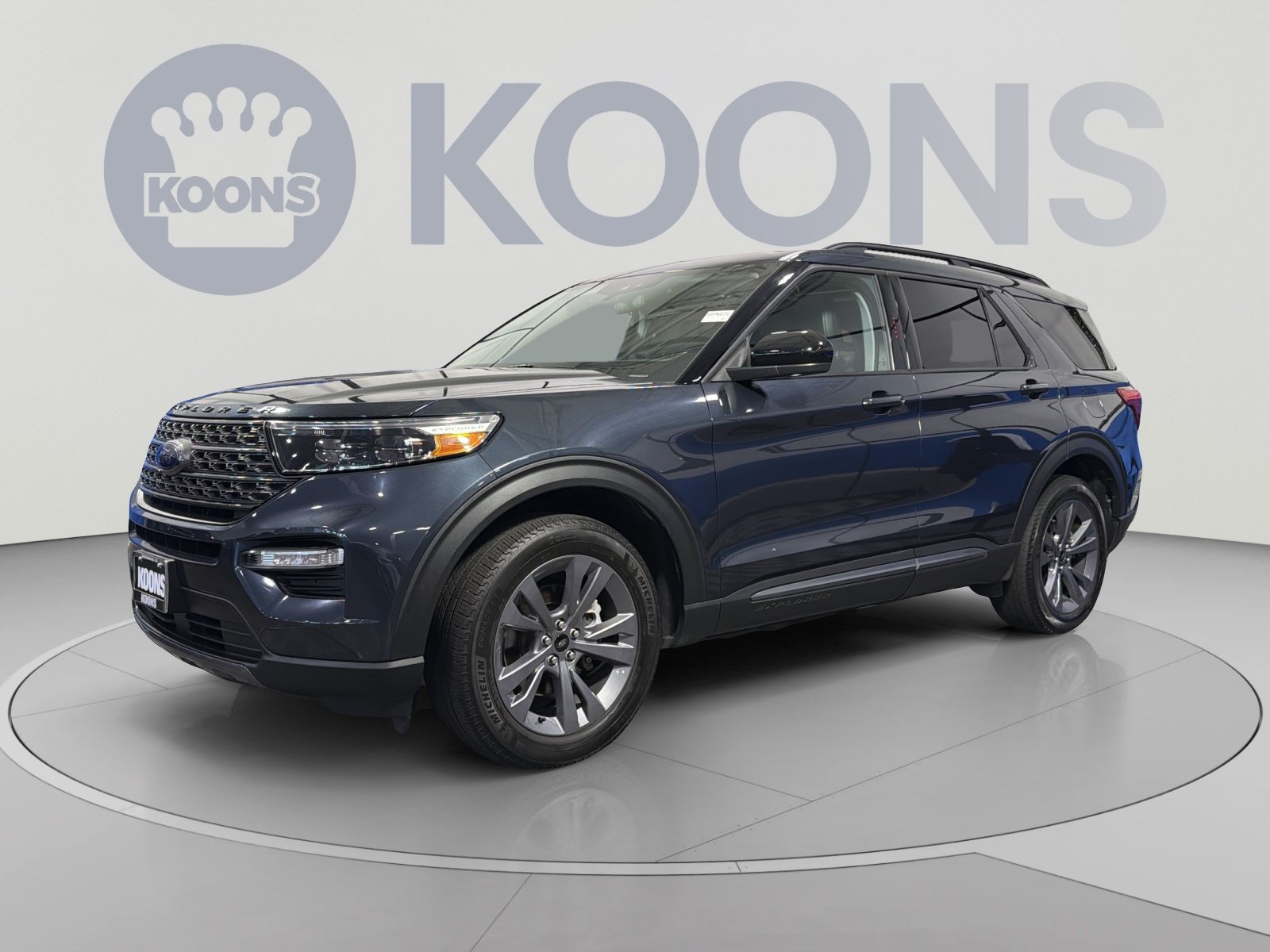 Used 2022 Ford Explorer XLT w/ Equipment Group 202A AWD/4WD image 1