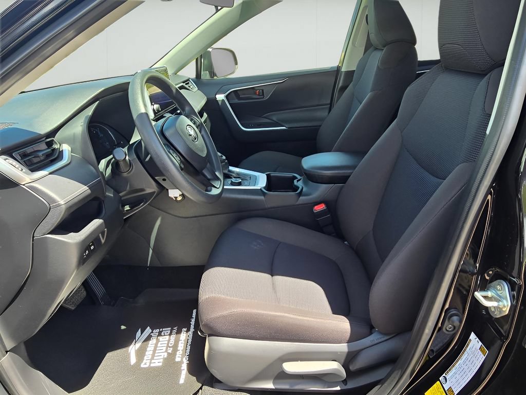 Used 2025 Toyota RAV4 LE AWD/4WD image 23