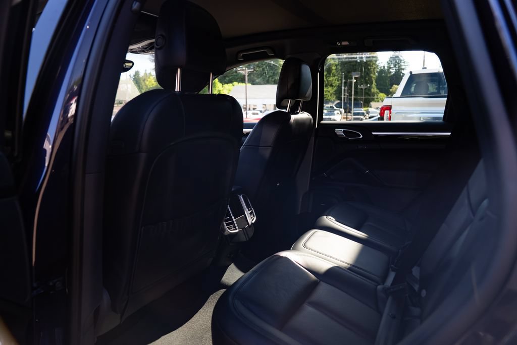 Used 2017 Porsche Cayenne AWD/4WD image 23