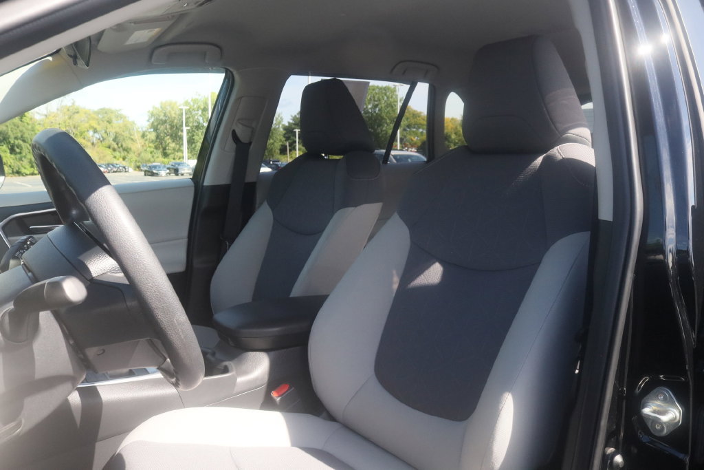 Used 2025 Toyota RAV4 XLE AWD/4WD image 18