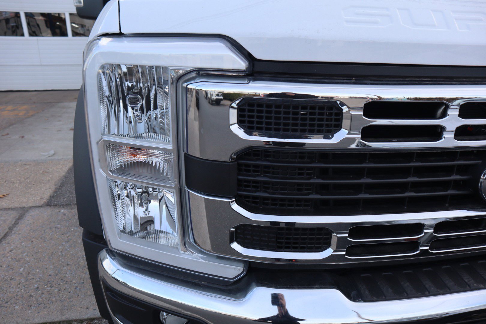 New 2026 Ford F550 4x4 Crew Cab image 7