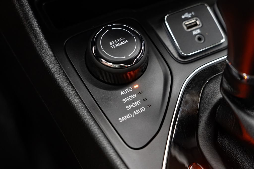 Used 2023 Jeep Cherokee Altitude Lux AWD/4WD image 21