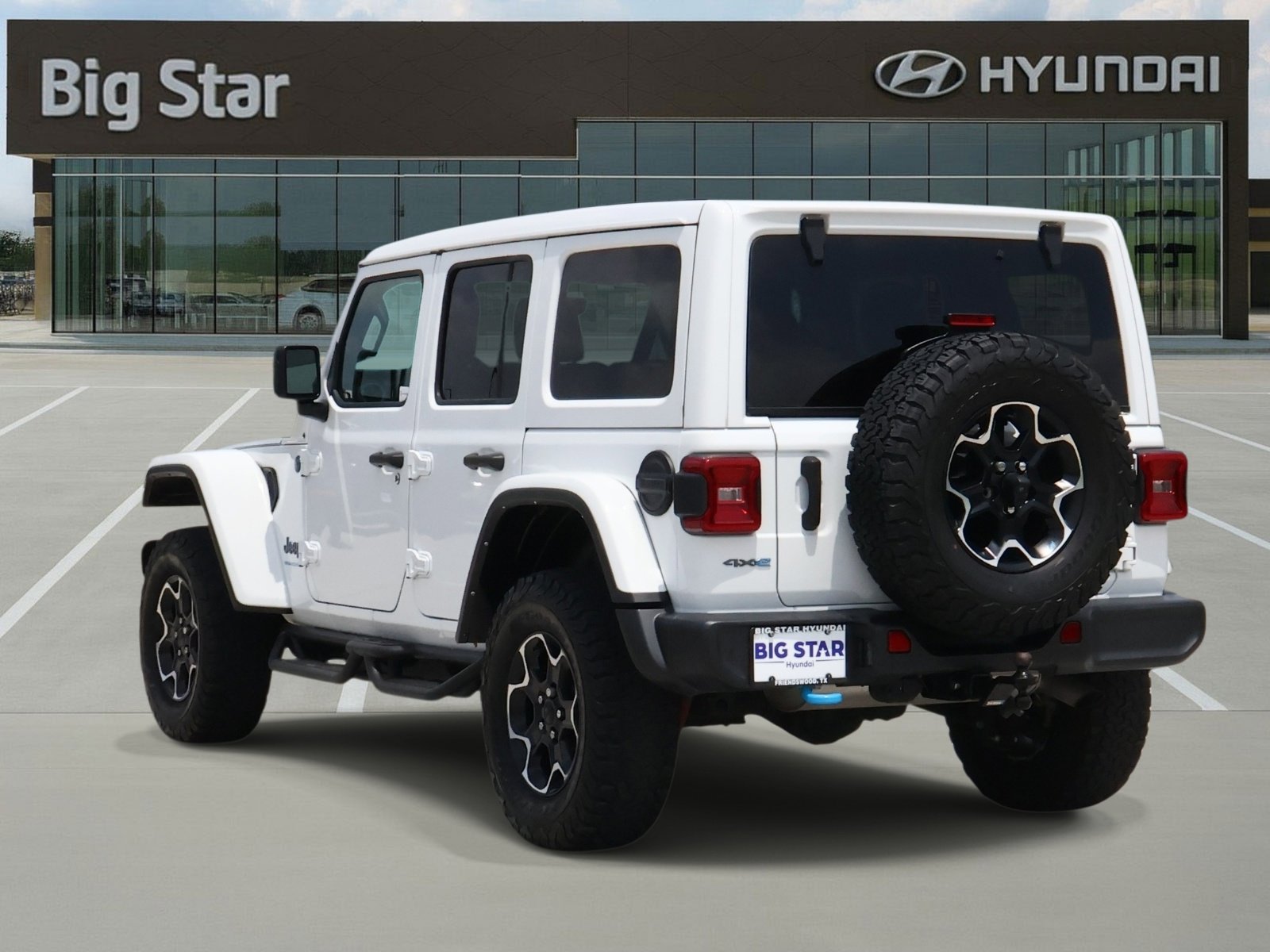 Used 2023 Jeep Wrangler Unlimited Rubicon 4xe w/ Cold Weather Group AWD/4WD image 3