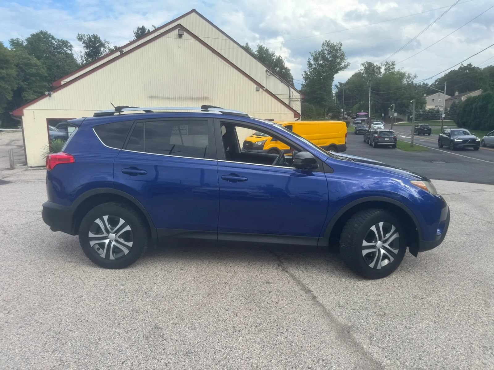 Used 2014 Toyota RAV4 LE AWD/4WD image 4