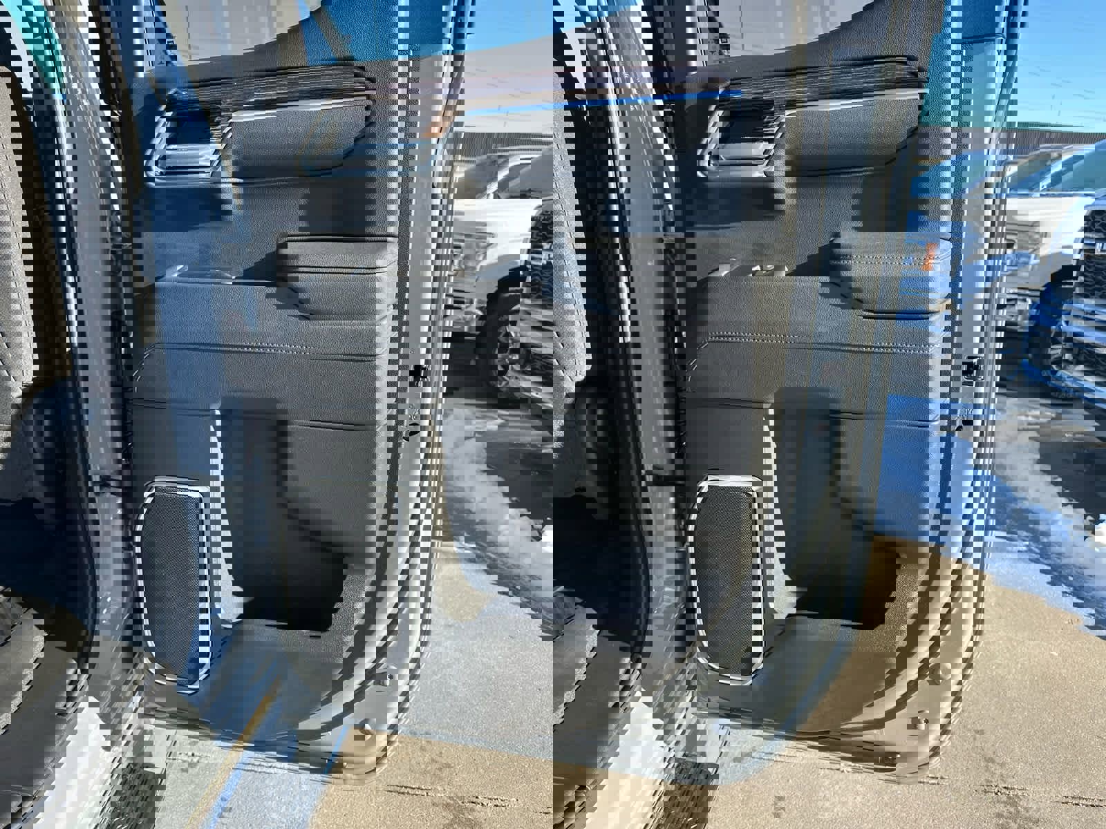 New 2025 GMC Sierra 1500 SLE w/ Preferred Package image 18