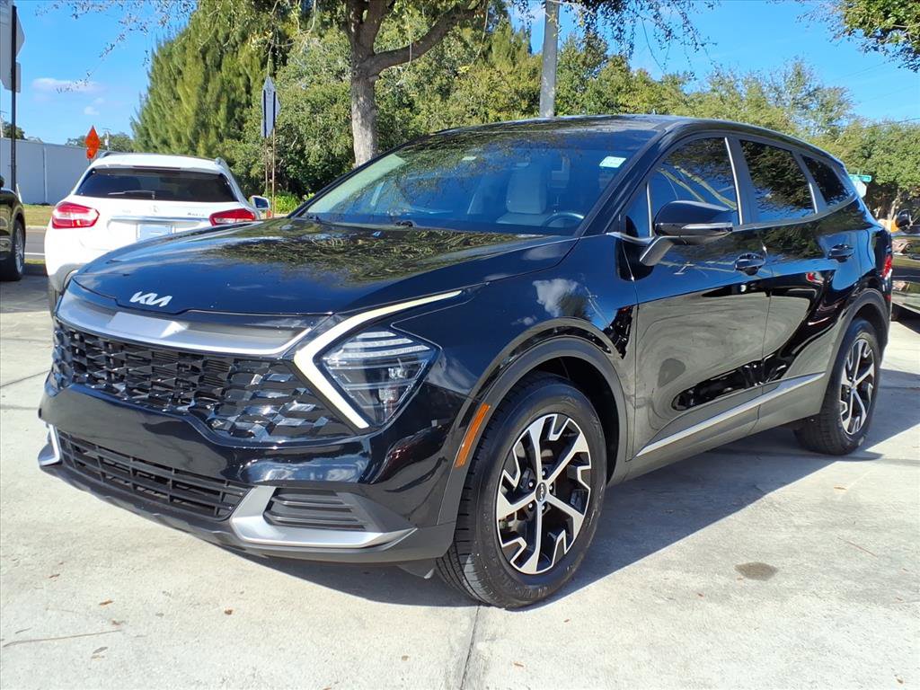 Used 2025 Kia Sportage EX image 3