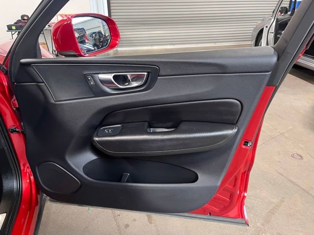 Used 2018 Volvo XC60 T5 Inscription w/ Vision Package image 12