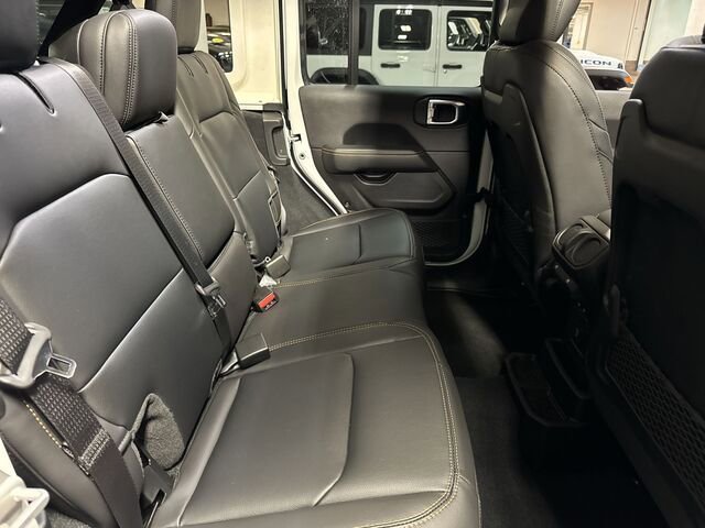 New 2024 Jeep Wrangler Sahara w/ Technology Group AWD/4WD image 22