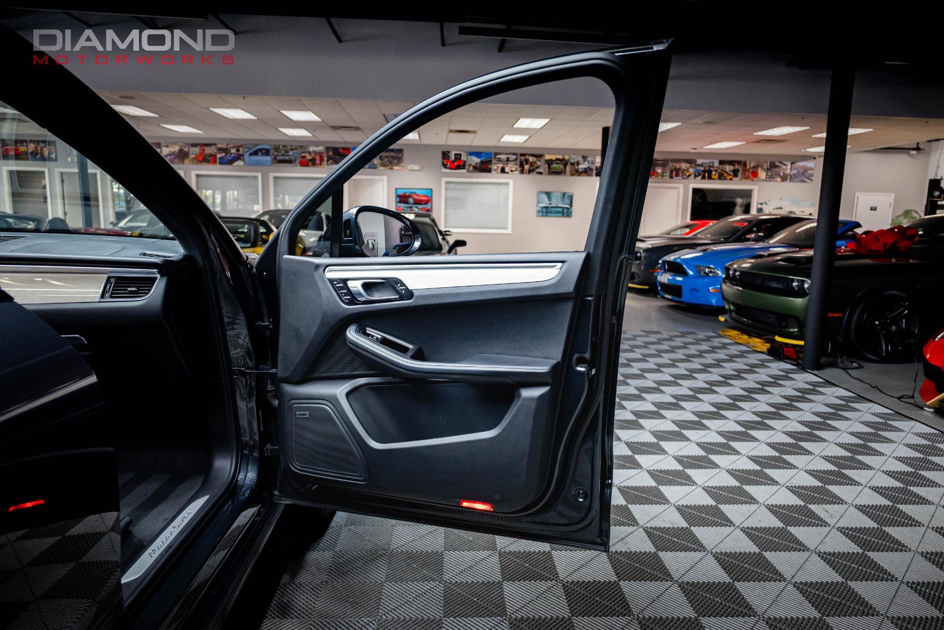 Used 2018 Porsche Macan Turbo image 92