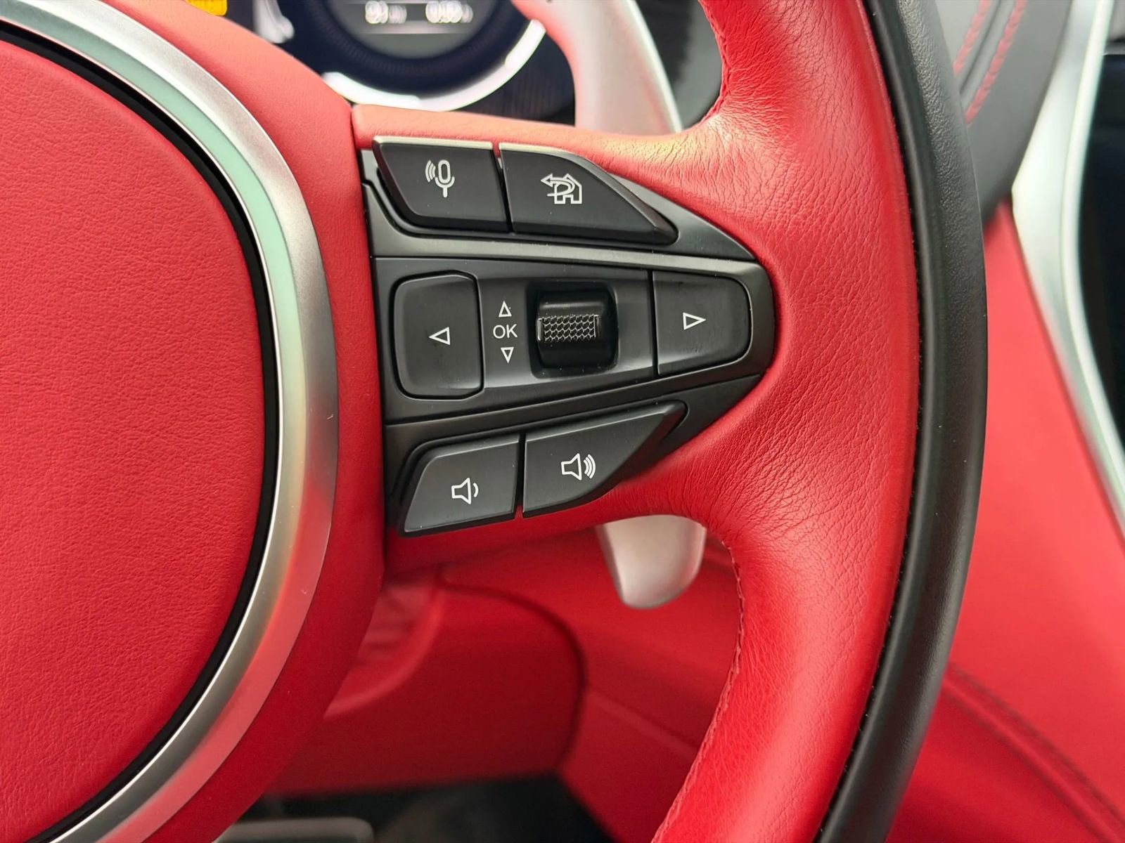 Used 2023 Aston Martin DBX image 30