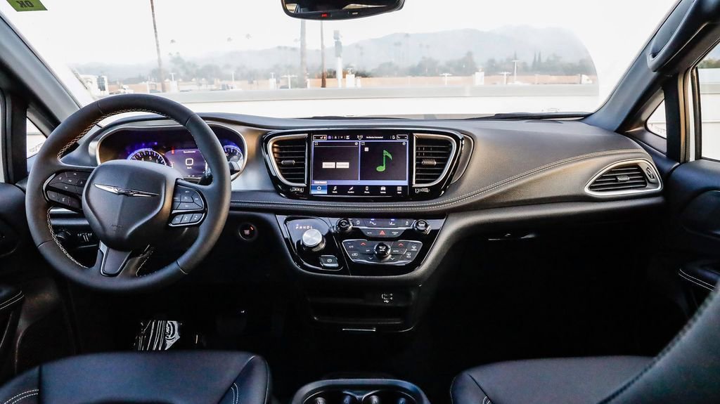 New 2026 Chrysler Pacifica Select w/ S Appearance Package image 13