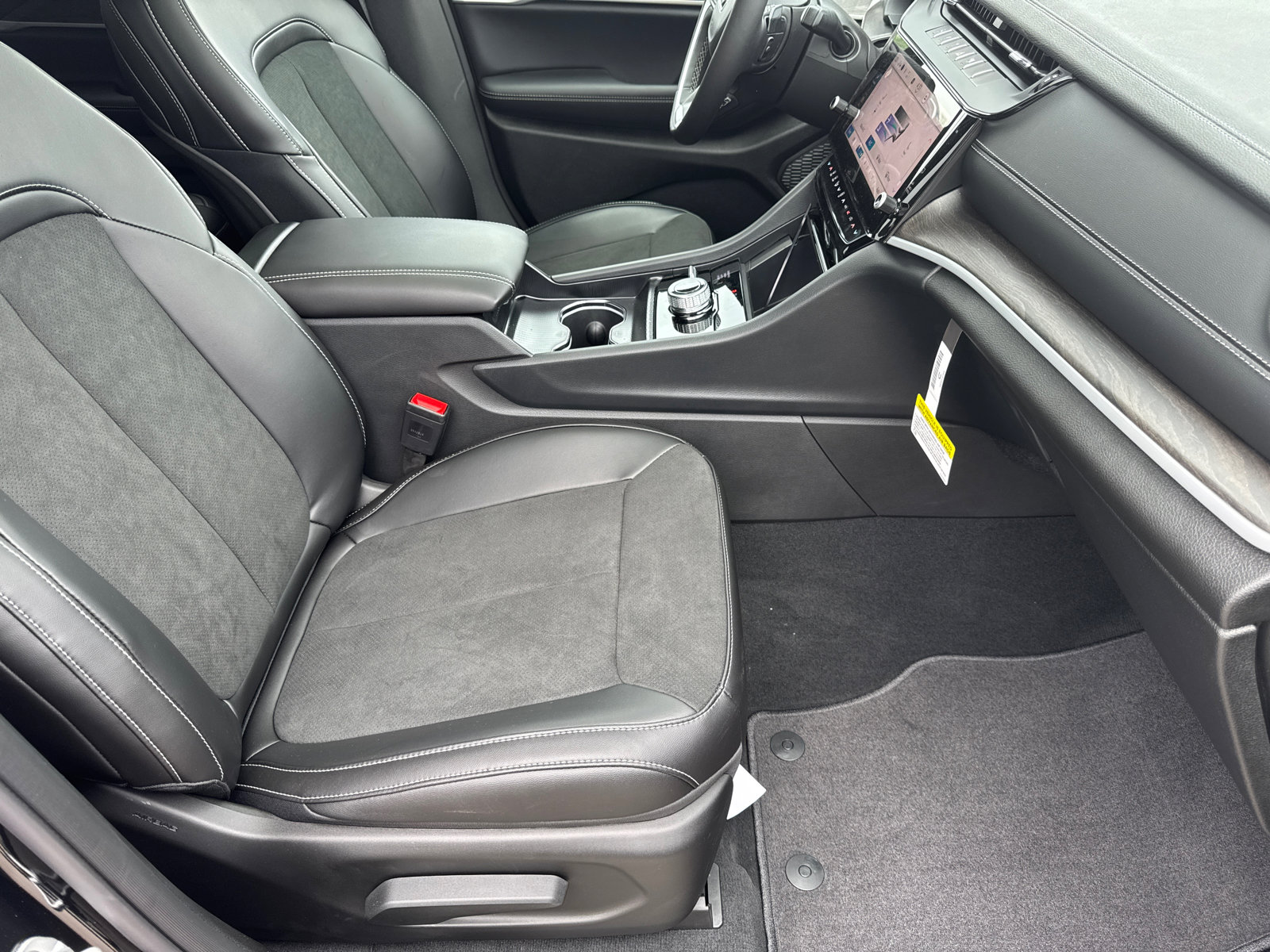 New 2026 Jeep Grand Cherokee Altitude AWD/4WD image 17