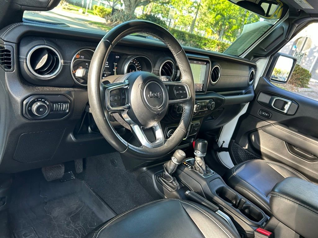 Used 2022 Jeep Wrangler Unlimited Sahara AWD/4WD image 17