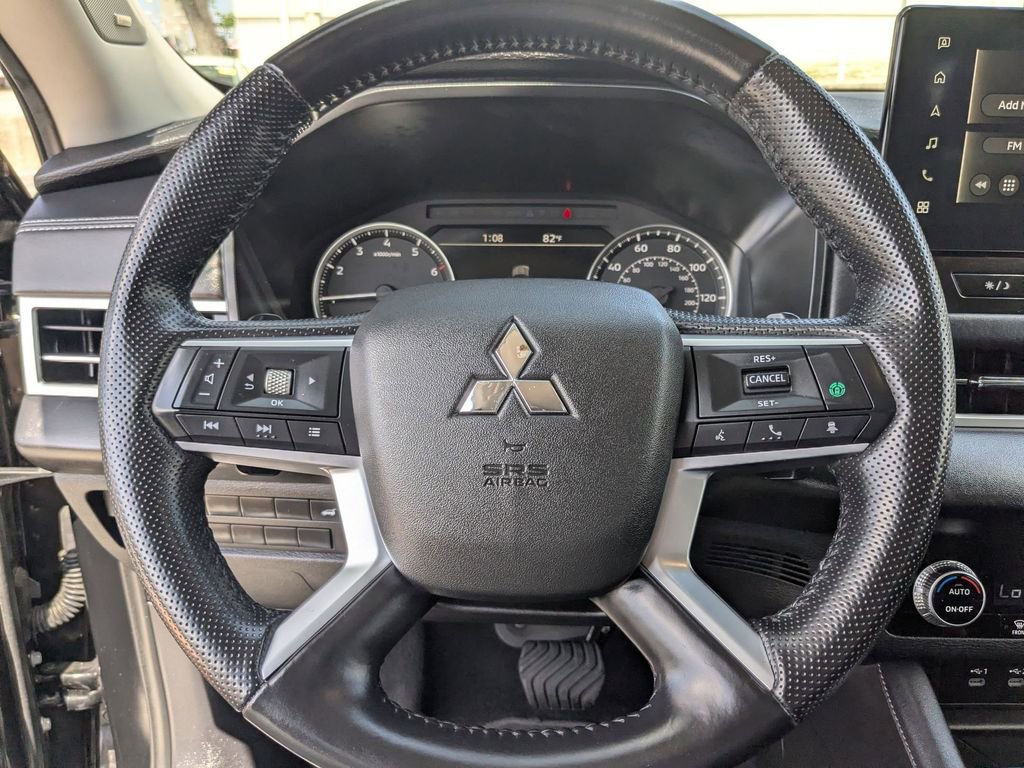Used 2025 Mitsubishi Outlander SE image 30