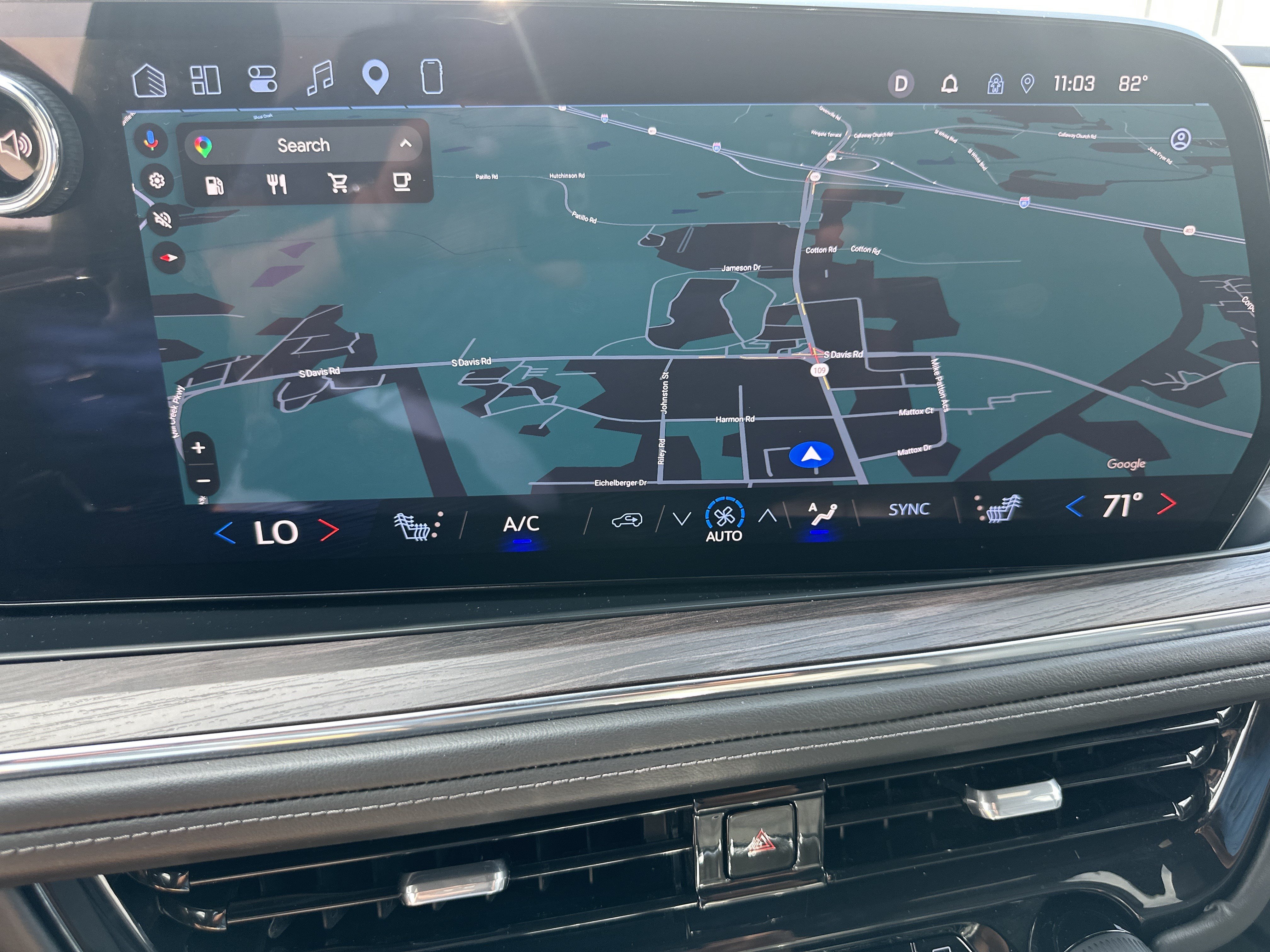 Certified 2025 Chevrolet Suburban LT RWD image 30