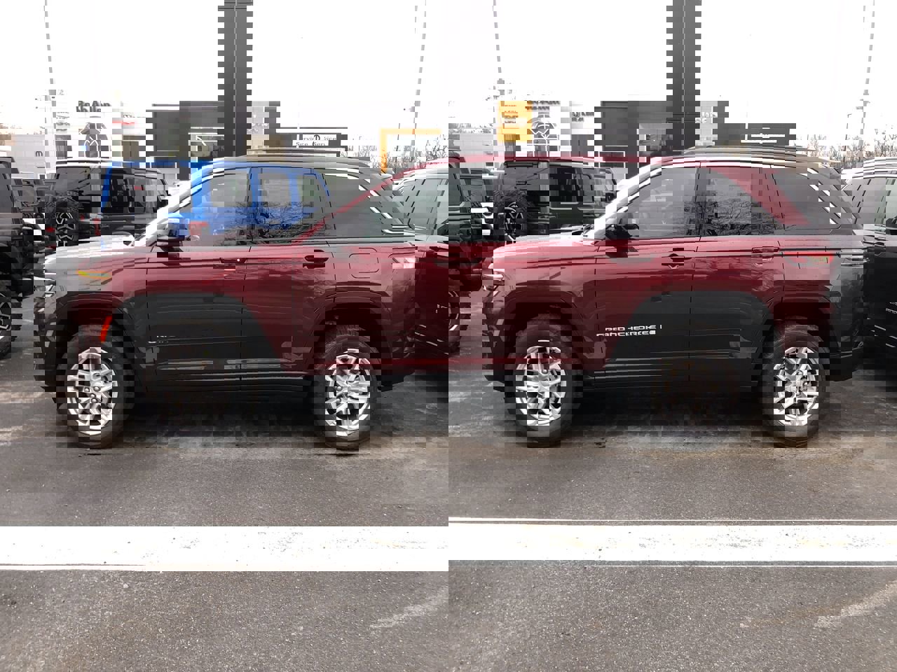 New 2026 Jeep Grand Cherokee Laredo image 3