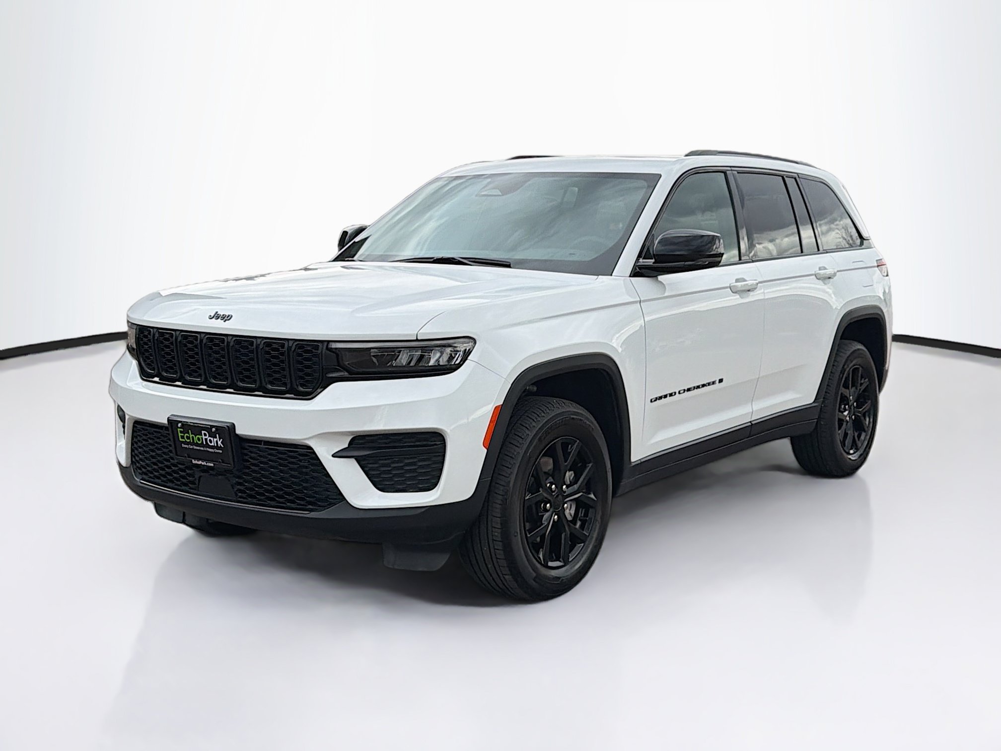 Used 2024 Jeep Grand Cherokee Altitude AWD/4WD image 3