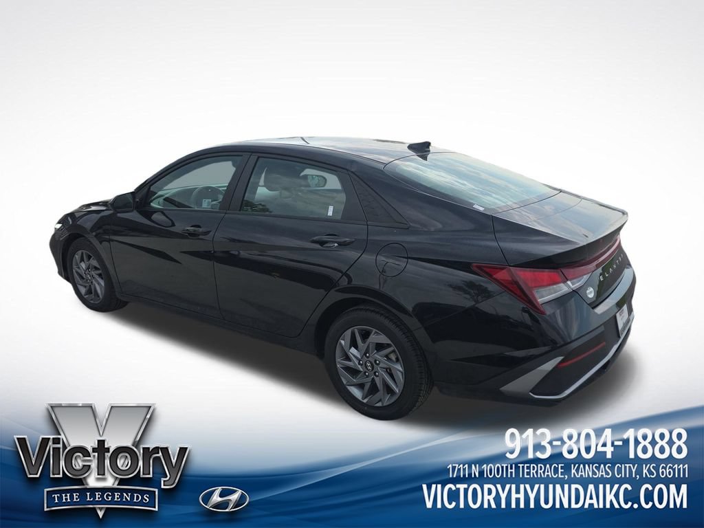 Used 2024 Hyundai Elantra SEL FWD image 3