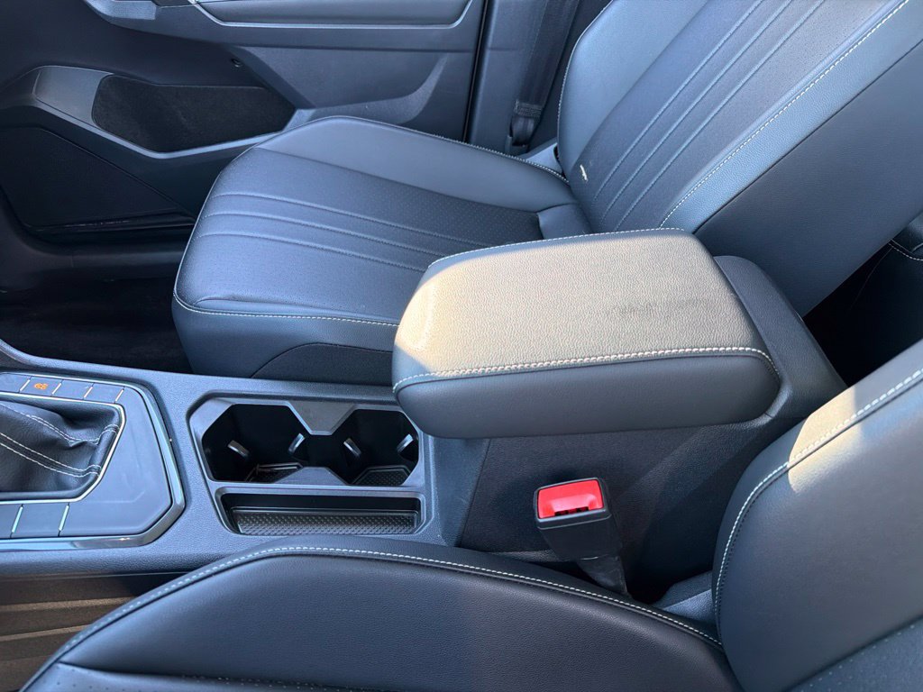Used 2023 Volkswagen Tiguan SE w/ Panoramic Sunroof Package FWD image 13