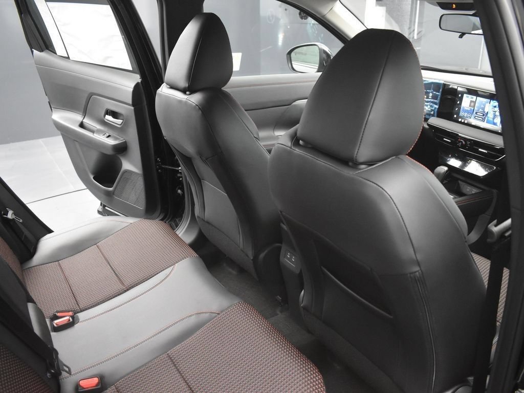 New 2026 Nissan Kicks SR FWD image 18