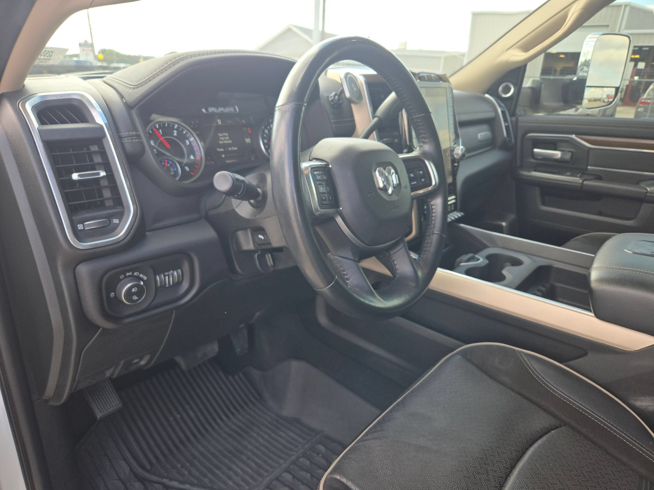 Used 2022 RAM 3500 Laramie AWD/4WD image 10