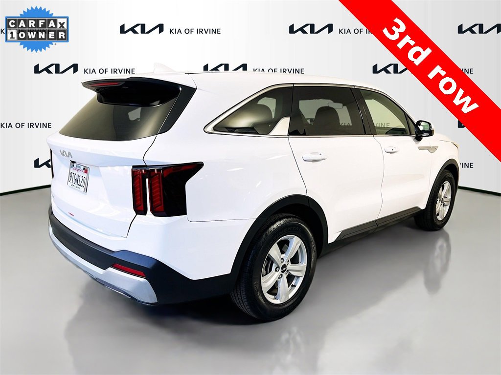 Certified 2025 Kia Sorento LX image 8