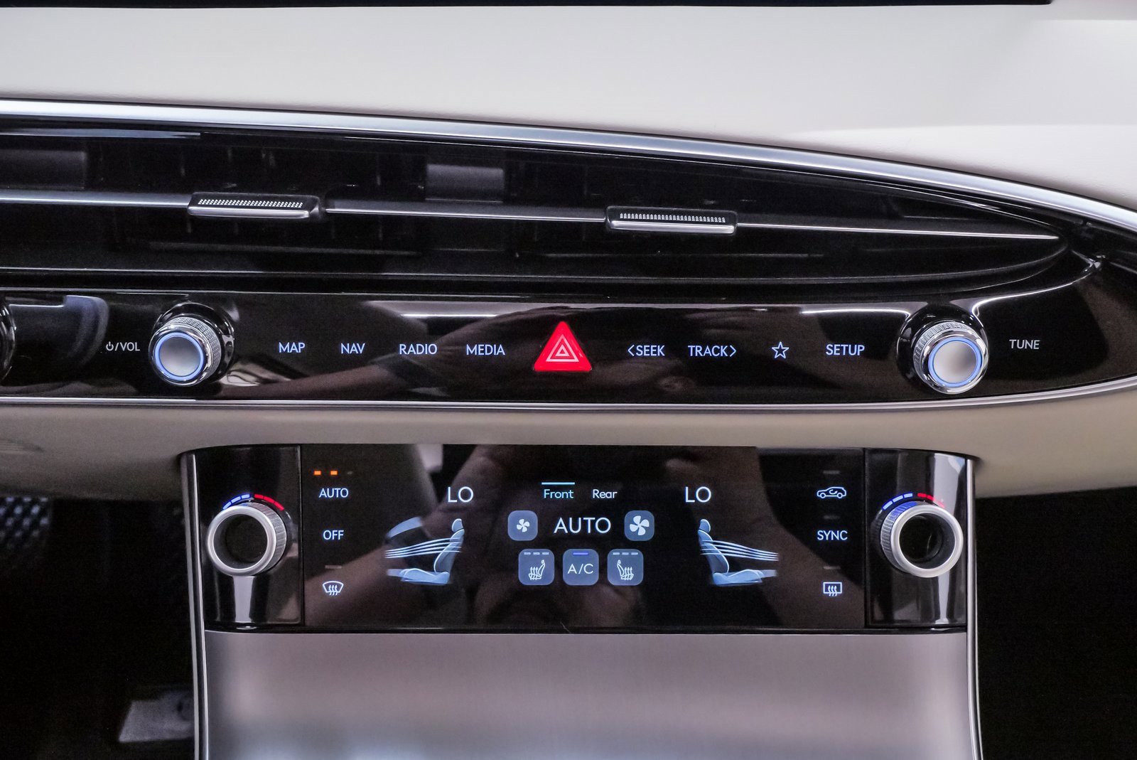 Certified 2026 Genesis GV70 2.5T Select image 17