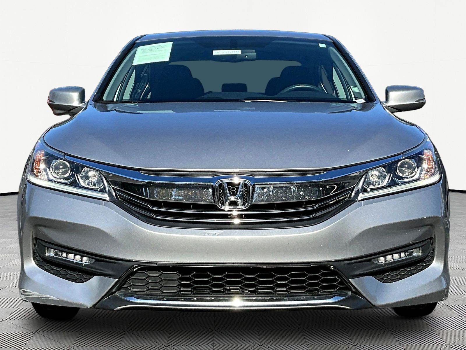 Used 2017 Honda Accord EX-L image 2