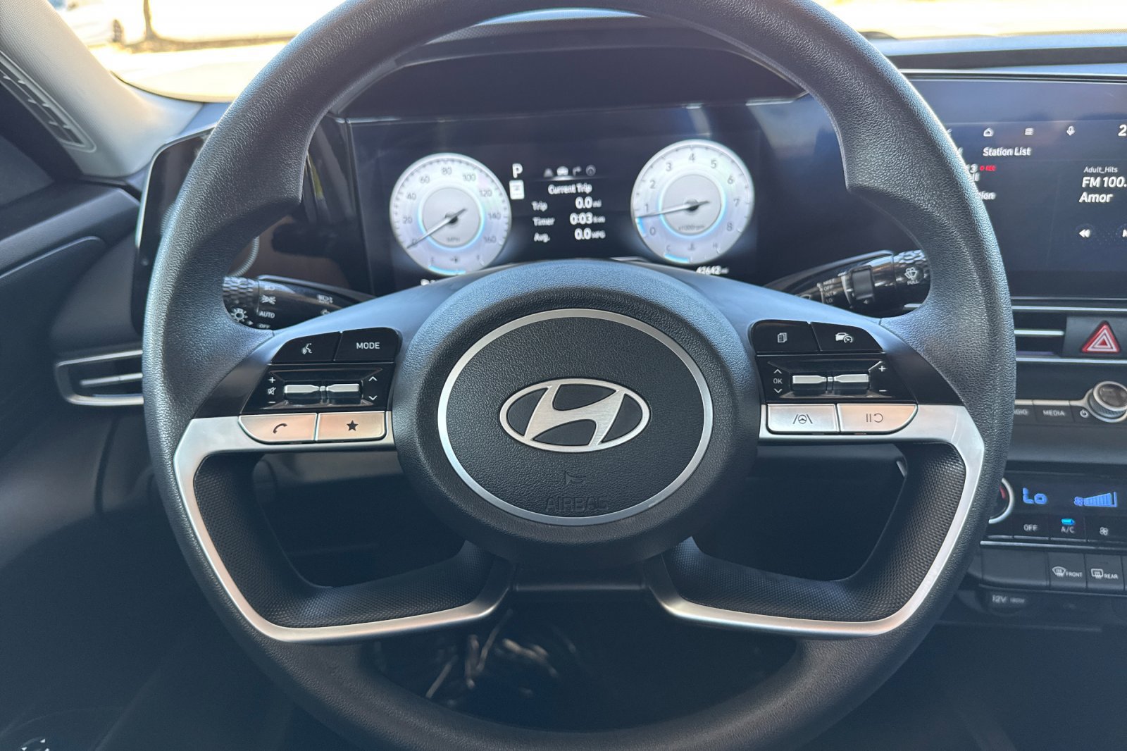 Used 2024 Hyundai Elantra SEL FWD image 31