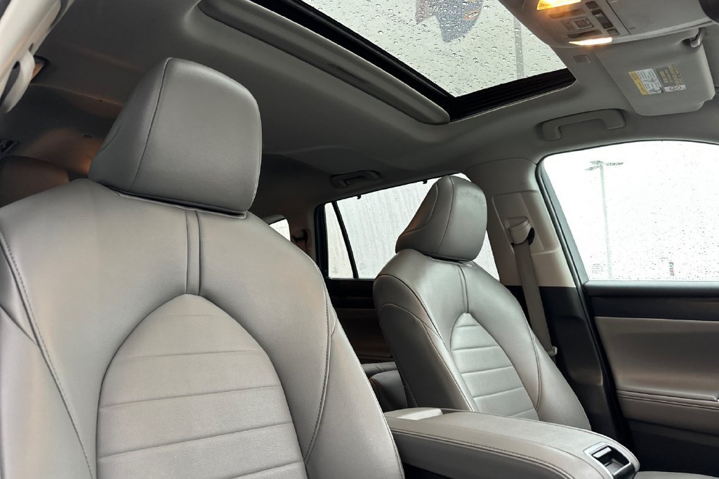 Used 2022 Toyota Highlander XLE AWD/4WD image 22