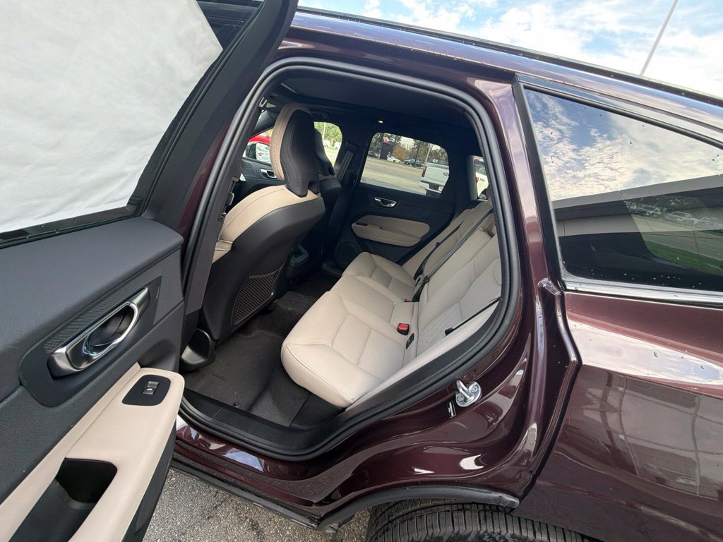 New 2027 Volvo XC60 B5 Plus AWD/4WD image 6